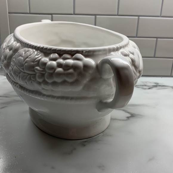 Beautiful Belize embossed bowl - Picture 4 of 7